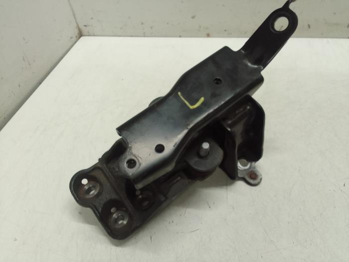 Gebruikte Versnellingsbak Steun Toyota Aygo (B40) 1.0 12V VVT-i Prijs € 50,00 Margeregeling aangeboden door Autodemontage van de Laar