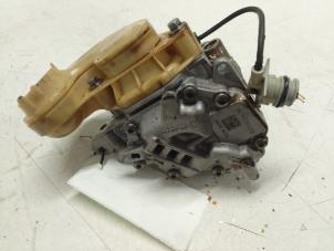 Gebruikte Oliepomp Renault Clio V (RJAB) Prijs € 100,00 Margeregeling aangeboden door Autodemontage van de Laar