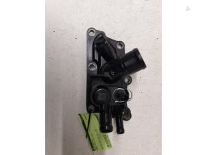 Gebruikte Thermostaathuis Renault Clio V (RJAB) Prijs € 50,00 Margeregeling aangeboden door Autodemontage van de Laar