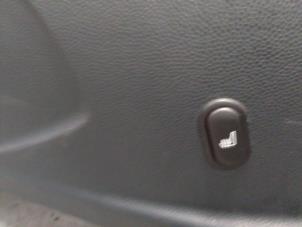Gebruikte Stoel rechts Ford Fiesta 6 (JA8) 1.25 16V Prijs € 130,00 Margeregeling aangeboden door Autodemontage van de Laar