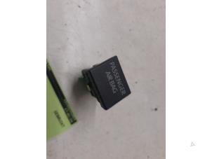 Gebruikte Airbag controle lampje Volkswagen Transporter T6 2.0 TDI 150 Prijs € 24,20 Inclusief btw aangeboden door Autodemontage van de Laar