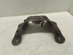 Gebruikte Versnellingsbak Steun Mercedes Vito (447.6) 2.0 114 CDI 16V 4x4 Prijs € 108,90 Inclusief btw aangeboden door Autodemontage van de Laar