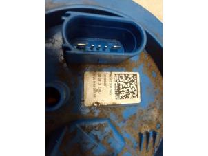 Gebruikte Benzinepomp Volkswagen Golf VII (AUA) 1.2 TSI 16V Prijs € 75,00 Margeregeling aangeboden door Autodemontage van de Laar