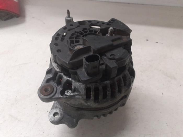 Gebruikte Dynamo Volkswagen Caddy III (2KA,2KH,2CA,2CH) 1.9 TDI Prijs € 35,00 Margeregeling aangeboden door Autodemontage van de Laar