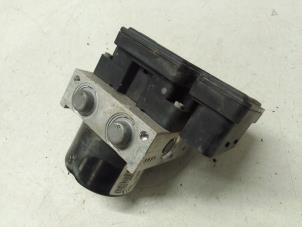 Gebruikte ABS Pomp Renault Twingo II (CN) 1.2 16V Prijs € 70,00 Margeregeling aangeboden door Autodemontage van de Laar