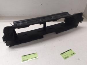 Gebruikte Luchtgeleider Ford Focus 3 Wagon 1.0 Ti-VCT EcoBoost 12V 100 Prijs € 30,00 Margeregeling aangeboden door Autodemontage van de Laar