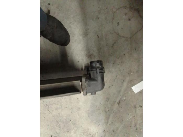 Radiateur van een Volkswagen Caddy III (2KA,2KH,2CA,2CH) 2.0 Ecofuel 2014