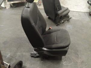 Gebruikte Stoel rechts Ford Transit Courier 1.5 TDCi 75 Prijs € 210,00 Margeregeling aangeboden door Autodemontage van de Laar