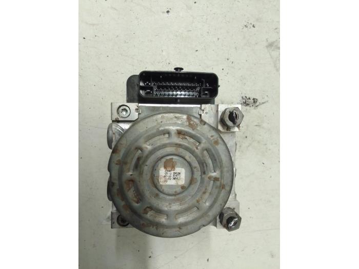 Gebruikte ABS Pomp Ford Transit Courier 1.5 TDCi 75 Prijs € 200,00 Margeregeling aangeboden door Autodemontage van de Laar