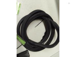 Gebruikte Deurrubber 4Deurs links-voor Ford Transit Courier 1.5 TDCi 75 Prijs € 35,00 Margeregeling aangeboden door Autodemontage van de Laar