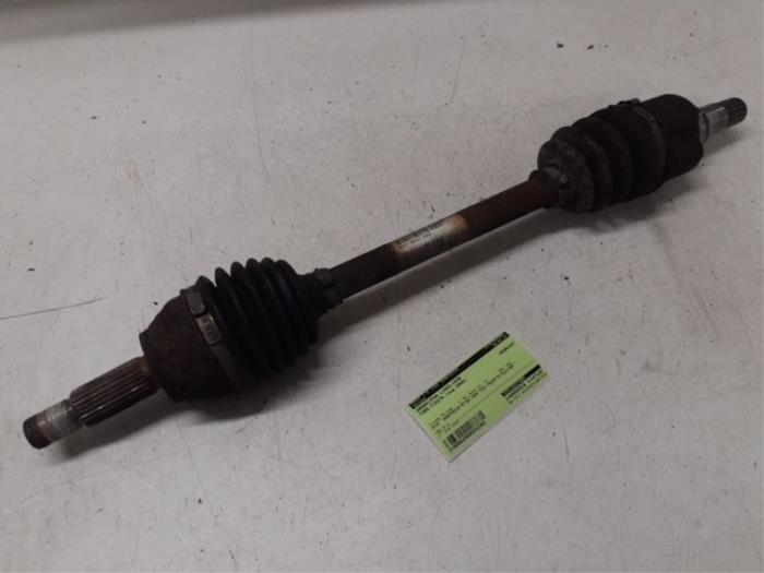 Gebruikte Aandrijfas links-voor Ford Fiesta 6 (JA8) 1.25 16V Prijs € 65,00 Margeregeling aangeboden door Autodemontage van de Laar