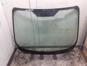 Gebruikte Voorruit Ford Transit Courier 1.5 TDCi 75 Prijs op aanvraag aangeboden door Autodemontage van de Laar