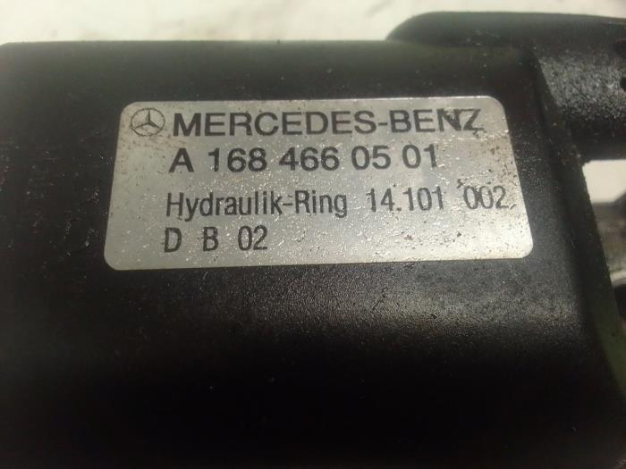 Stuurbekrachtiging Pomp van een Mercedes-Benz A (W168) 1.6 A-160 2004