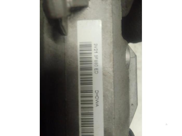 Sleutel+Contactslot van een Ford Transit Courier 1.5 TDCi 75 2015