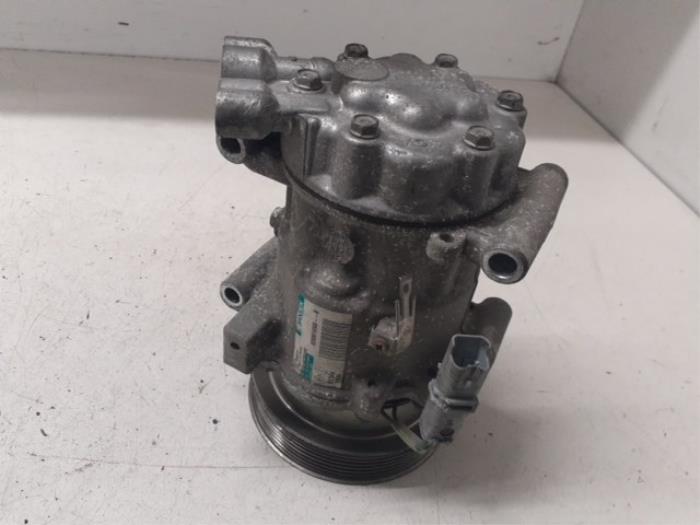 Gebruikte Aircopomp Renault Clio III (BR/CR) 1.2 16V TCe 100 Prijs € 40,00 Margeregeling aangeboden door Autodemontage van de Laar