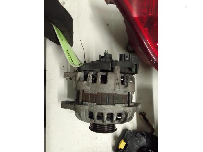 Dynamo van een Hyundai i10 (F5) 1.1i 12V 2012