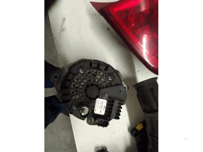 Dynamo van een Hyundai i10 (F5) 1.1i 12V 2012