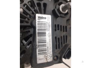 Alternator van een Renault Clio III (BR/CR) 1.2 16V TCe 100 2012