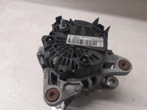 Alternator van een Renault Clio III (BR/CR) 1.2 16V TCe 100 2012