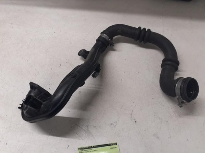 Gebruikte Intercooler Buis Renault Clio III (BR/CR) 1.2 16V TCe 100 Prijs € 35,00 Margeregeling aangeboden door Autodemontage van de Laar