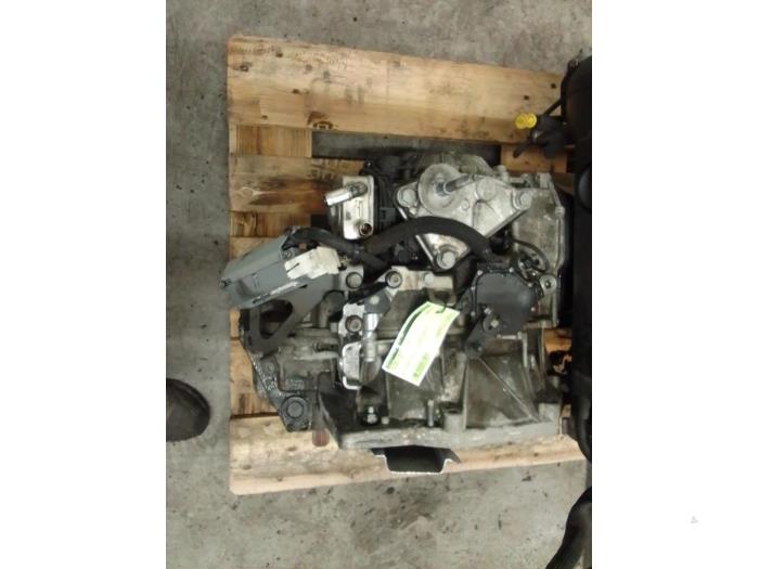 Versnellingsbak van een Peugeot 308 SW (4E/H) 1.6 VTI 16V 2011