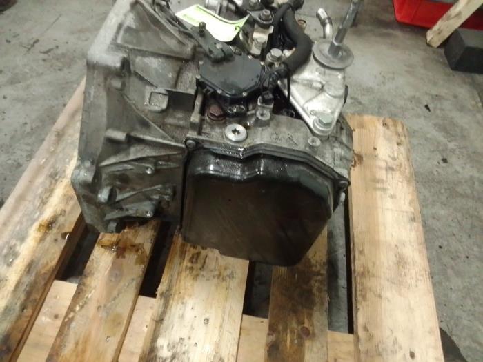 Versnellingsbak van een Peugeot 308 SW (4E/H) 1.6 VTI 16V 2011