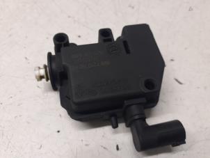 Gebruikte Tankklep Vergrendelingsmotor BMW 4 serie Gran Coupe (F36) 420d 2.0 16V Prijs op aanvraag aangeboden door Autodemontage van de Laar