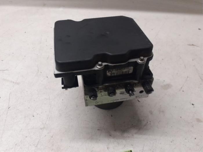 Gebruikte ABS Pomp Kia Carnival/Grand Carnival 3 2.7 V6 24V Prijs op aanvraag aangeboden door Autodemontage van de Laar