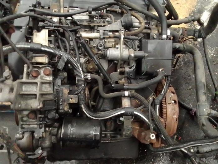 Motor van een Opel Movano (4A1; 4A2; 4B2; 4B3; 4C2; 4C3) 2.5 D 2000