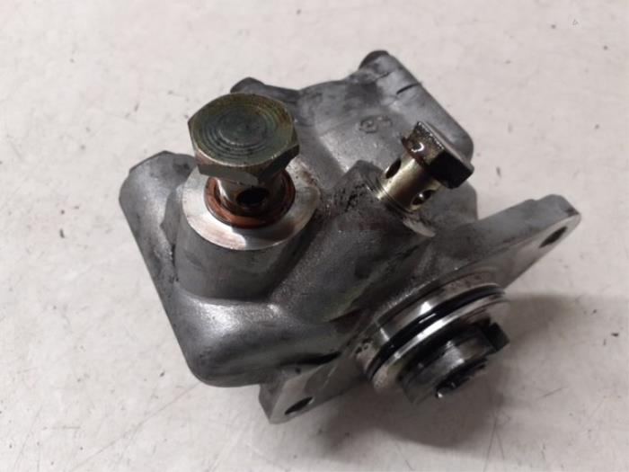 Gebruikte Pomp Servo Opel Movano (4A1; 4A2; 4B2; 4B3; 4C2; 4C3) 2.5 D Prijs op aanvraag aangeboden door Autodemontage van de Laar