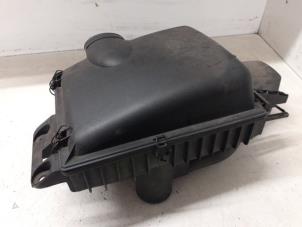 Gebruikte Luchtfilterhuis Opel Movano (4A1; 4A2; 4B2; 4B3; 4C2; 4C3) 2.5 D Prijs op aanvraag aangeboden door Autodemontage van de Laar