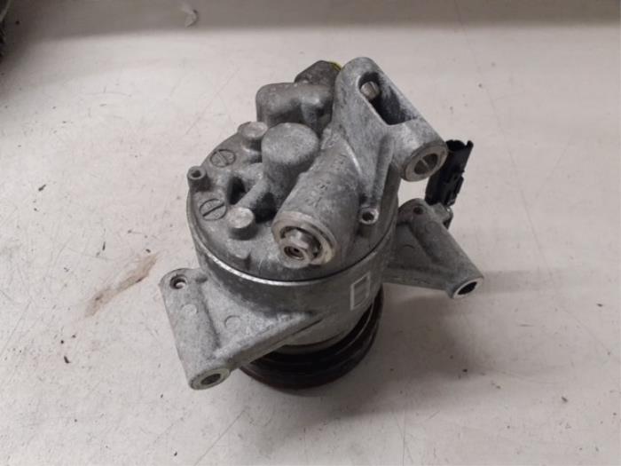 Gebruikte Pomp Airco Toyota Aygo (B40) 1.0 12V VVT-i Prijs € 100,00 Margeregeling aangeboden door Autodemontage van de Laar