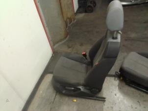 Gebruikte Stoel links Seat Leon (1P1) 1.6 Prijs € 125,00 Margeregeling aangeboden door Autodemontage van de Laar