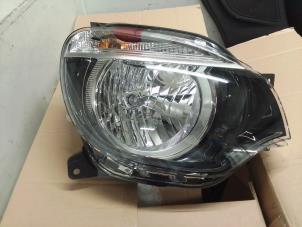 Gebruikte Koplamp rechts Renault Twingo Prijs € 199,65 Inclusief btw aangeboden door Autodemontage van de Laar