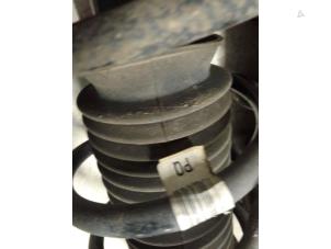 Gebruikte Mac Phersonpoot links-voor Opel Corsa D 1.2 16V Prijs € 50,00 Margeregeling aangeboden door Autodemontage van de Laar