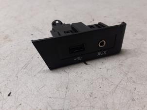 Gebruikte AUX/USB aansluiting Skoda Rapid 1.4 TSI 16V Prijs € 20,00 Margeregeling aangeboden door Autodemontage van de Laar