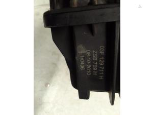 Gebruikte Inlaatspruitstuk Volkswagen Polo V (6R) 1.2 TSI Prijs € 50,00 Margeregeling aangeboden door Autodemontage van de Laar