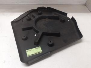 Gebruikte Beschermplaat bodem Mercedes E (W212) E-200 CDI 16V BlueEfficiency,BlueTEC Prijs op aanvraag aangeboden door Autodemontage van de Laar