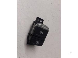 Gebruikte Handrem schakelaar Renault Megane IV Estate (RFBK) 1.3 TCE 160 16V Prijs op aanvraag aangeboden door Autodemontage van de Laar