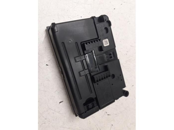 Gebruikte Bluetooth module Renault Megane IV Estate (RFBK) 1.3 TCE 160 16V Prijs op aanvraag aangeboden door Autodemontage van de Laar