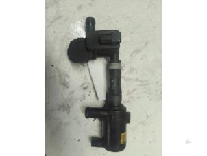 Gebruikte Extra waterpomp Volkswagen Touareg (7PA/PH) 3.0 TDI V6 24V BlueMotion Technology DPF Prijs € 50,00 Margeregeling aangeboden door Autodemontage van de Laar