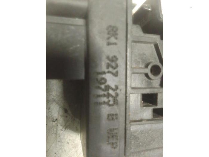Gebruikte Schakelaar handrem Audi A4 Avant (B8) 2.0 TDI 16V Prijs € 20,00 Margeregeling aangeboden door Autodemontage van de Laar