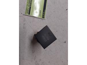 Gebruikte Schakelaar handrem Volkswagen Passat CC (357) 2.0 TSI 16V Prijs € 15,00 Margeregeling aangeboden door Autodemontage van de Laar