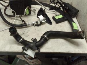 Gebruikte Intercooler Buis Renault Captur (2R) 0.9 Energy TCE 12V Prijs € 35,00 Margeregeling aangeboden door Autodemontage van de Laar