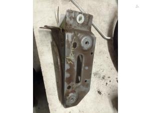 Gebruikte Steun (diversen) Renault Captur (2R) 0.9 Energy TCE 12V Prijs € 25,00 Margeregeling aangeboden door Autodemontage van de Laar