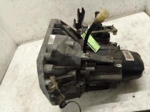 Gebruikte Versnellingsbak Renault Captur (2R) 0.9 Energy TCE 12V Prijs op aanvraag aangeboden door Autodemontage van de Laar