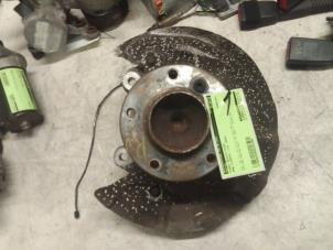 Gebruikte Fusee rechts-voor BMW 3 serie (E90) 320i 16V Prijs € 50,00 Margeregeling aangeboden door Autodemontage van de Laar