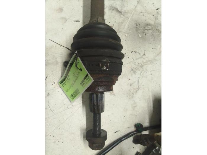 Gebruikte Aandrijfas links-voor Volkswagen Golf V (1K1) 1.6 FSI 16V Prijs € 50,00 Margeregeling aangeboden door Autodemontage van de Laar