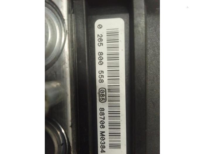 Gebruikte ABS Pomp Renault Modus/Grand Modus (JP) 1.2 16V Quickshift Prijs € 80,00 Margeregeling aangeboden door Autodemontage van de Laar