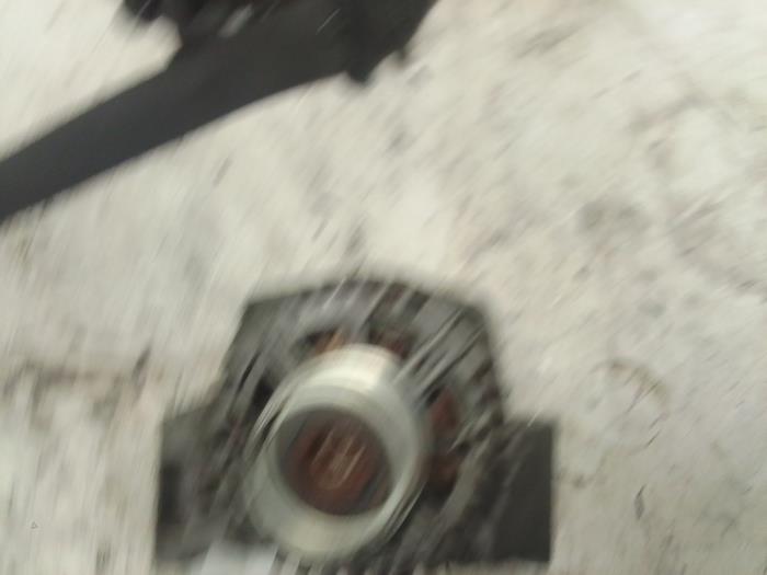 Dynamo van een Fiat Grande Punto (199) 1.3 JTD Multijet 16V VGT 2005